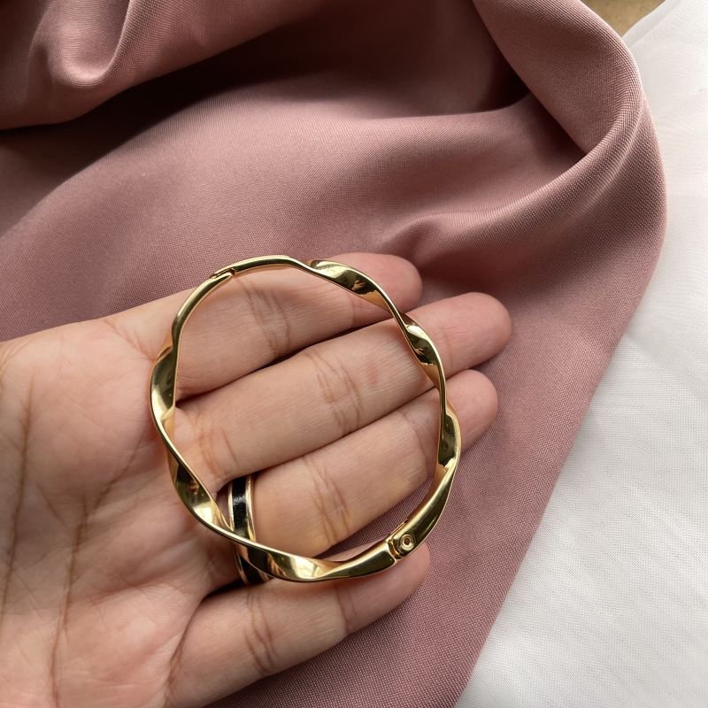 Bracelete torcidinho banho ouro