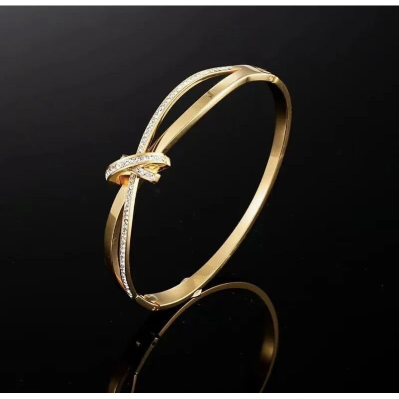 Bracelete trançado x cravejado banho ouro