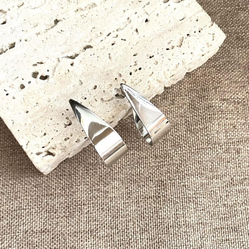 Brinco argola gota dobrada banho prata