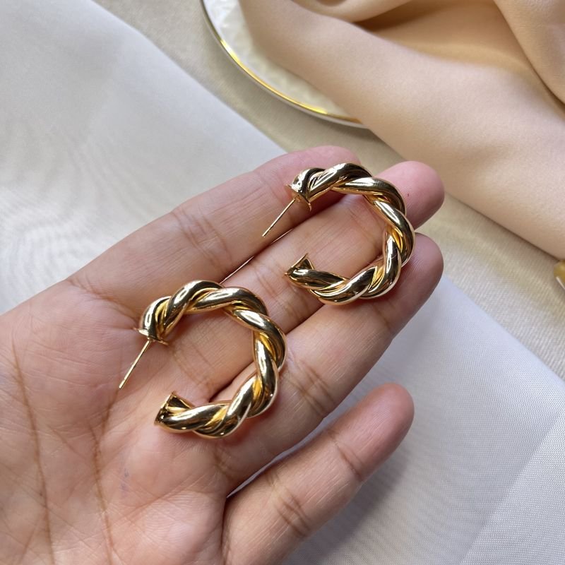 Brinco argola trançada dourado folheado