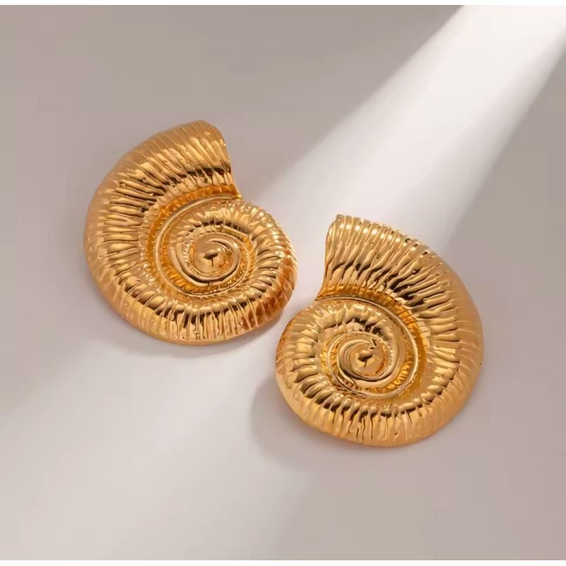 Brinco concha caracol dourado