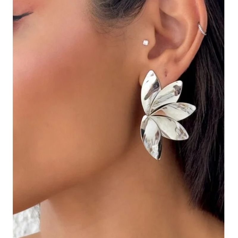 Brinco dália banho prata