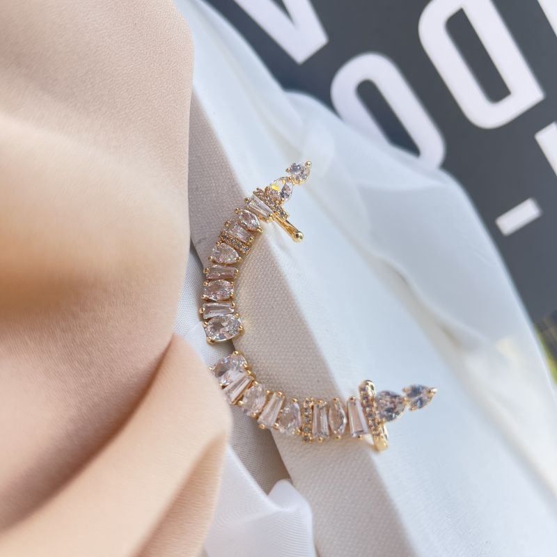 Brinco Ear Cuff Zircônias banho ouro
