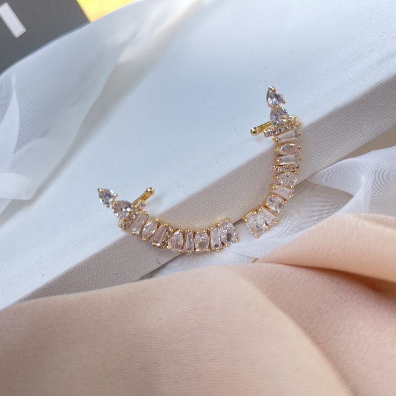 Brinco Ear Cuff Zircônias banho ouro
