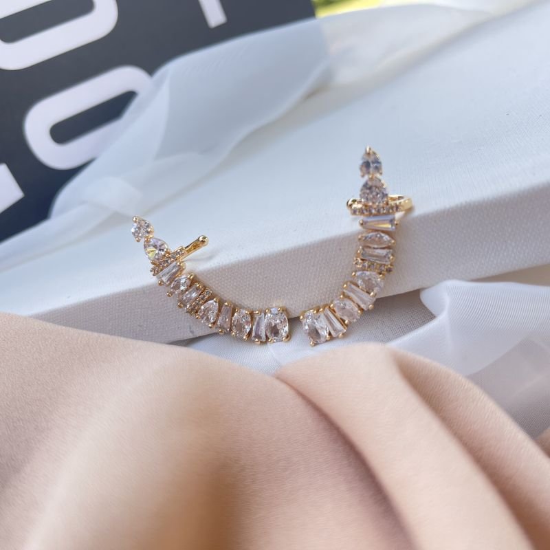Brinco Ear Cuff Zircônias banho ouro
