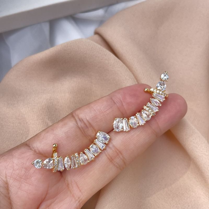 Brinco Ear Cuff Zircônias banho ouro