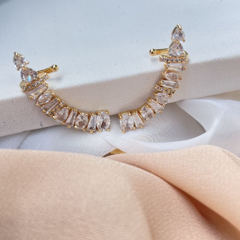 Brinco Ear Cuff Zircônias banho ouro