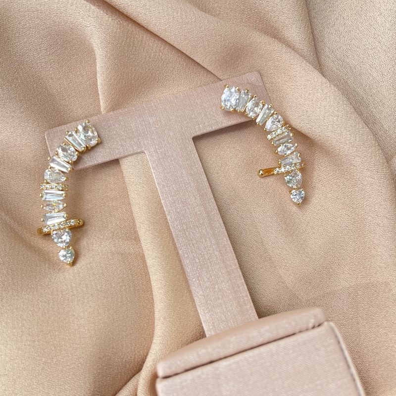 Brinco Ear Cuff Zircônias banho ouro