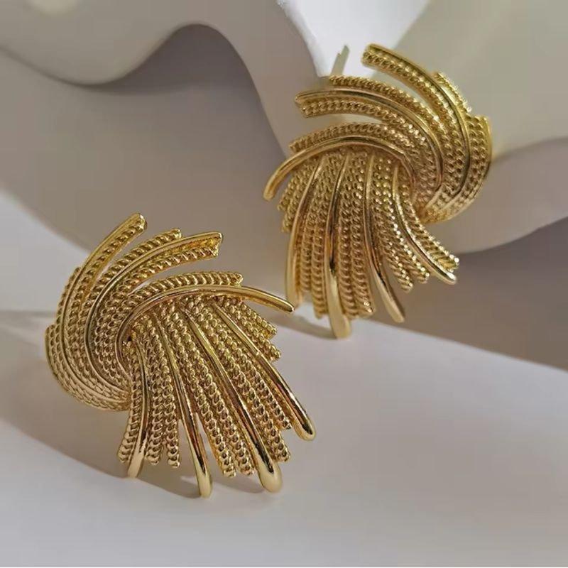 Brinco geométrico irregular dourado