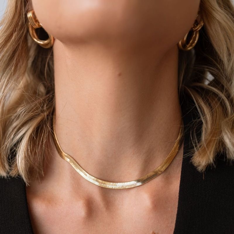 Colar choker fita fina dourada