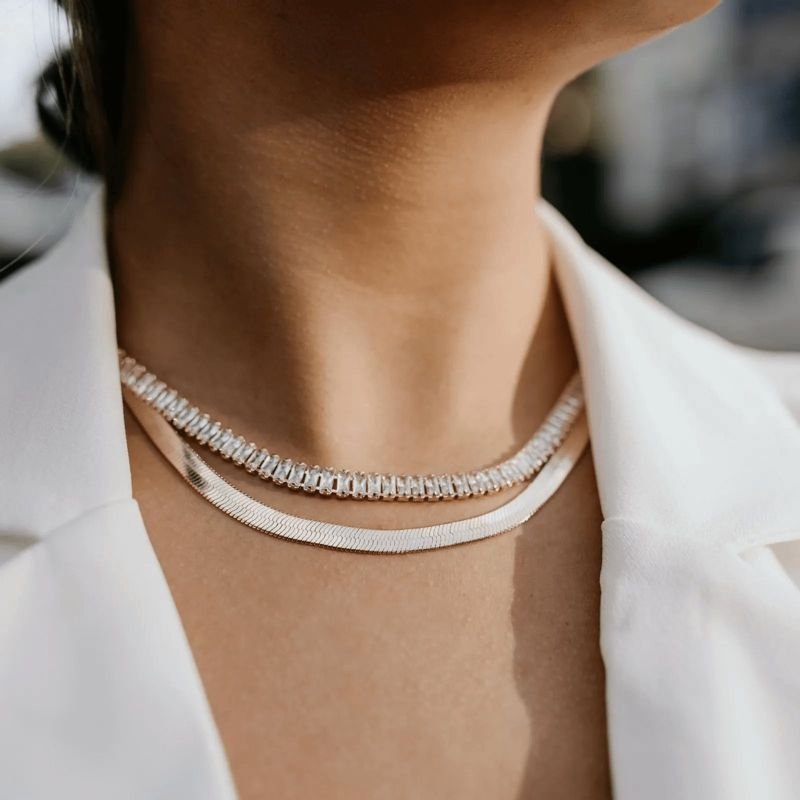 Colar choker fita fina dourada