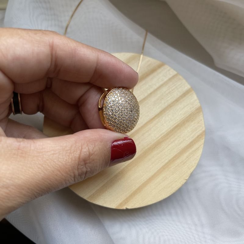 Colar meia bola cravejada zircônia banho ouro luxo