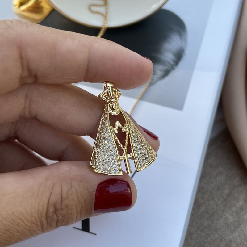 Colar Nossa Senhora cravejado com zircônia cristal .