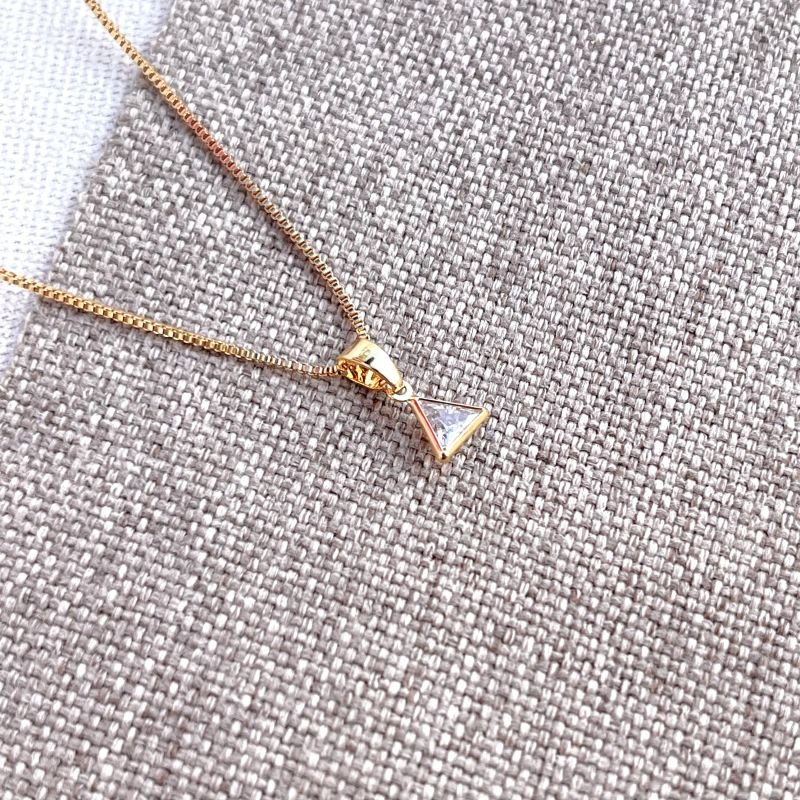 Colar ponto de luz triângulo