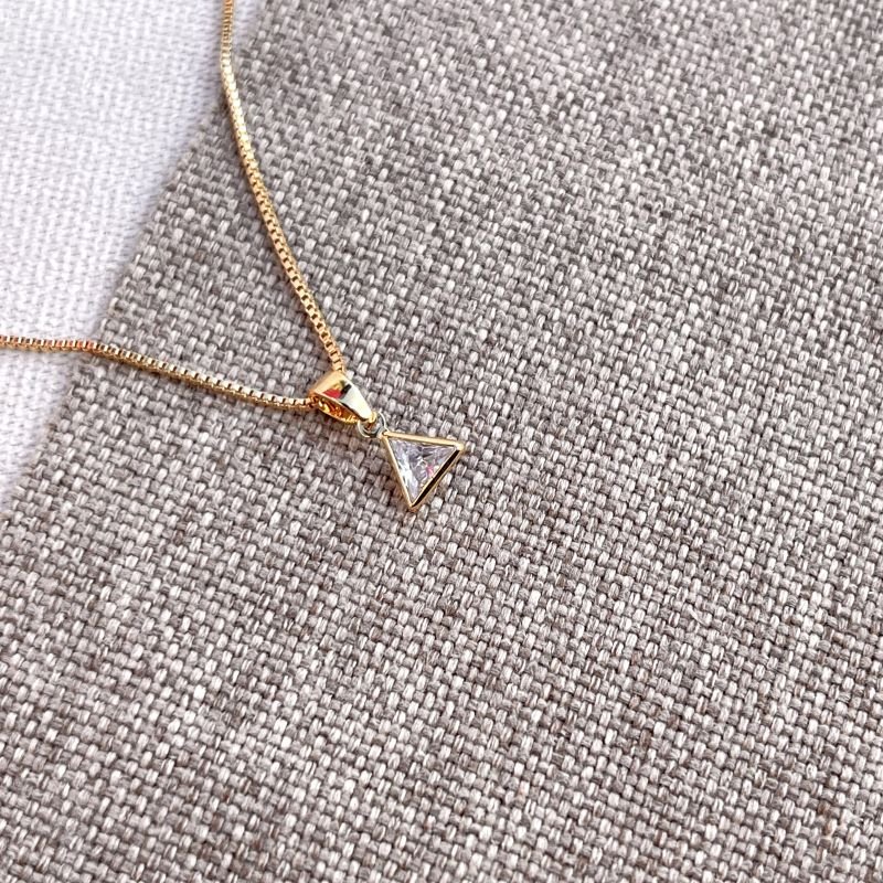 Colar ponto de luz triângulo