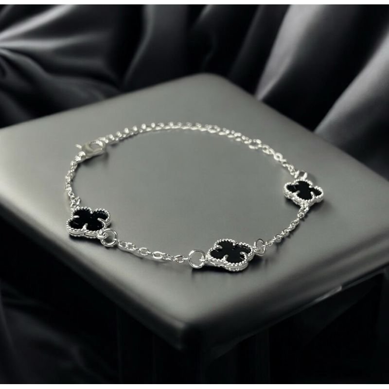 Pulseira três trevos black banho prata