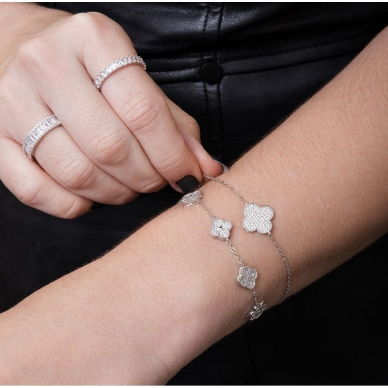 Pulseira trevo único cravejado banho prata